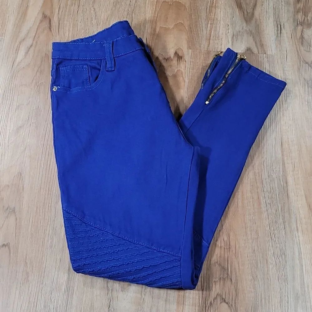 🔹️NWT Color 3 Collection Blue Moto Zippered Ankle Jeans Medium